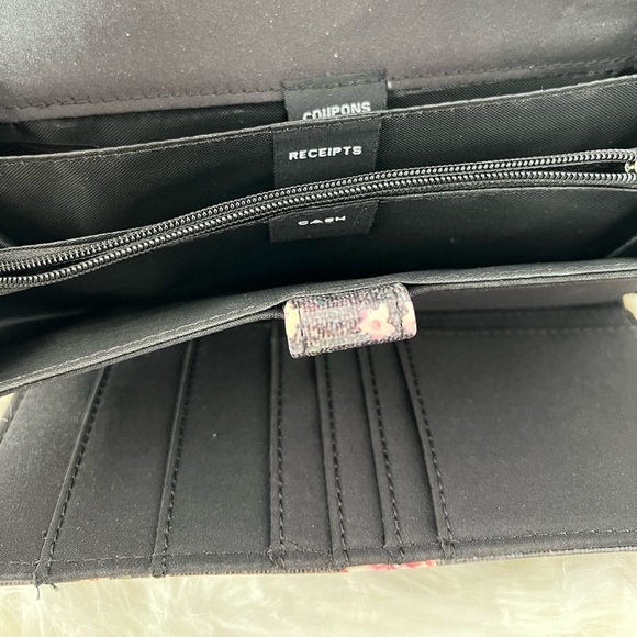 Floral Black Patent Leather Clutch Wallet Kelly and Katie - Picture 4 of 5